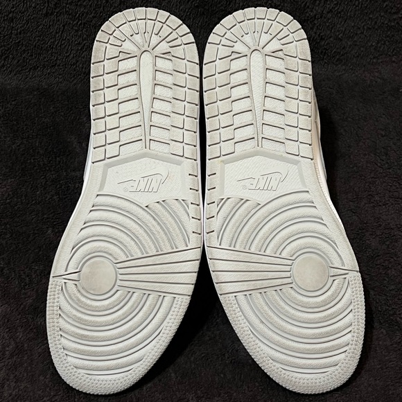 ❌SOLD❌Jordan 1 High ‘Hyper Royal’ - Picture 5 of 9